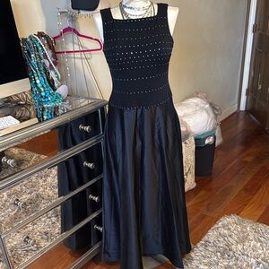 TADASHI Elegant Black Sleeveless Dress
